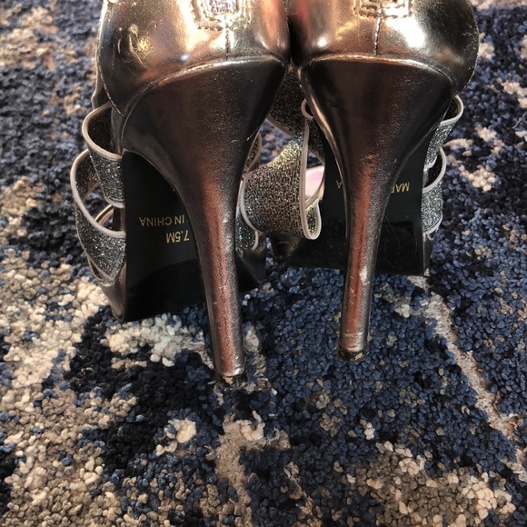 Le Chateau Criss Cross Heels - Picture 5 of 6